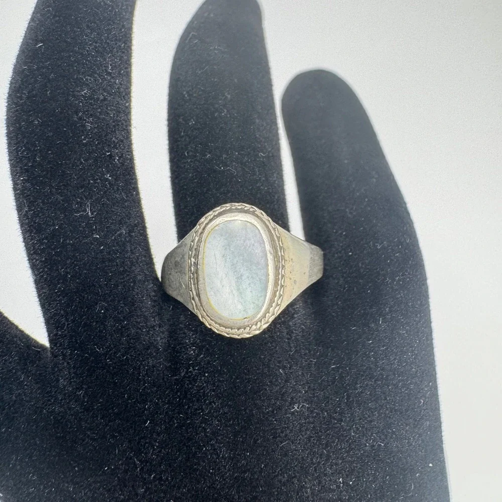 Vintage Oval Mother of Pearl 925 Silver Signet Ring
